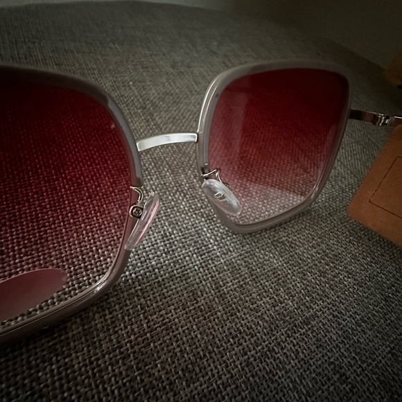 RAE DUNN Sunglasses | Nina| Matte Silver/Glossy Taupe Frame | Rose Lens - Picture 5 of 6